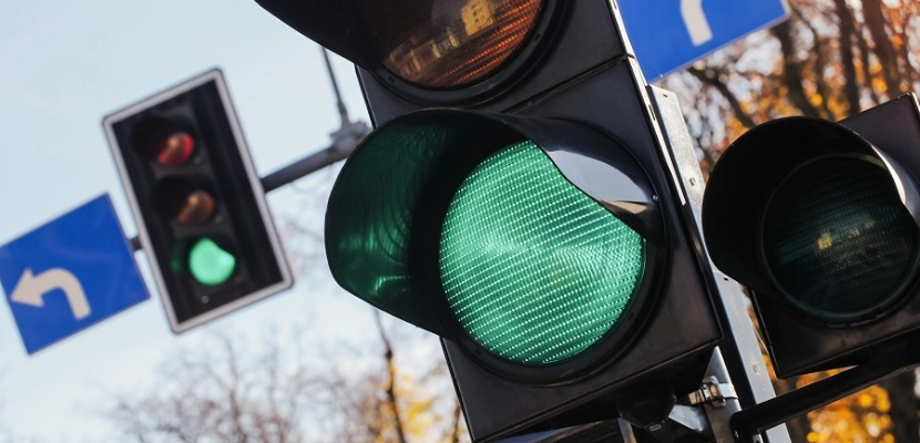 What Does a Blinking Light Mean at a New York City Intersection
